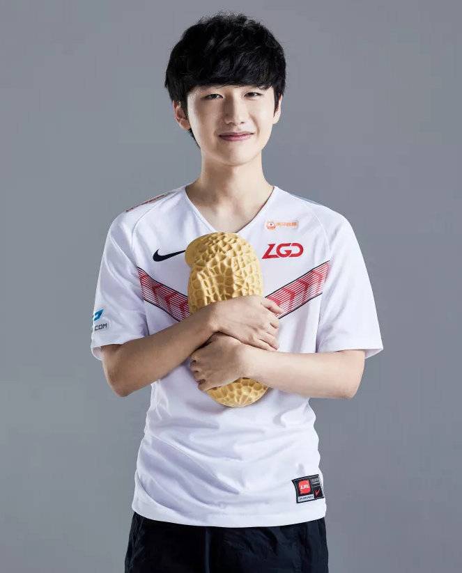 将球分给底 将球分给底