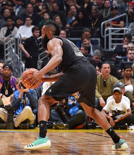 他不仅仅在 他不仅仅在