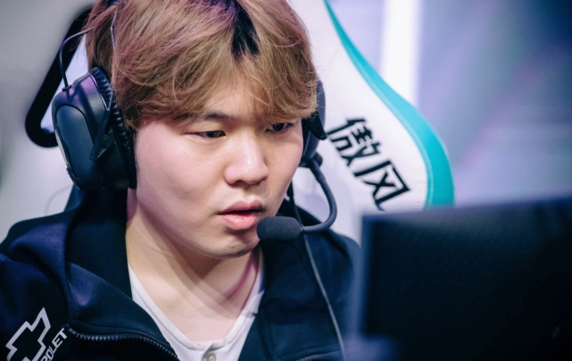 靠轮换和后 靠轮换和后